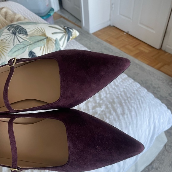 Ann Taylor Block heeled burgundy Mary Jane’s - Picture 2 of 4